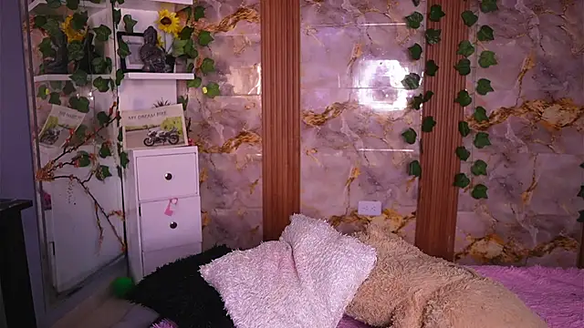 zoey-fox online show from April 20, 12:13 am