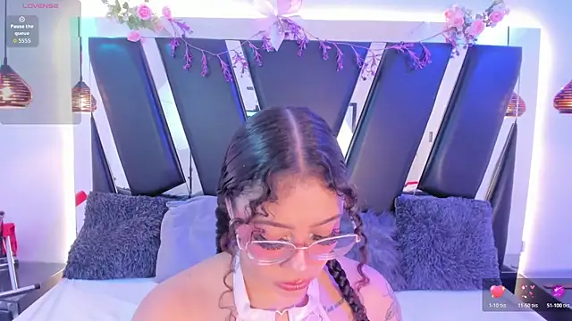 antonelllepiercee online show from April 28, 11:25 am