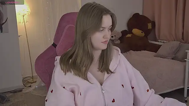 KellyPoter online show from March 18, 2:44 pm