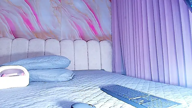 mia stanfort online show from April 22, 7:11 pm