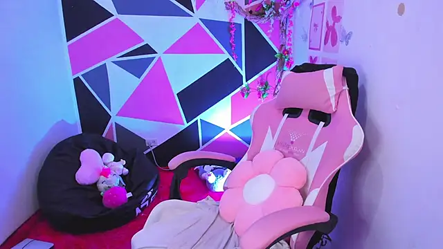 Carol Pinter online show from April 22, 4:15 pm