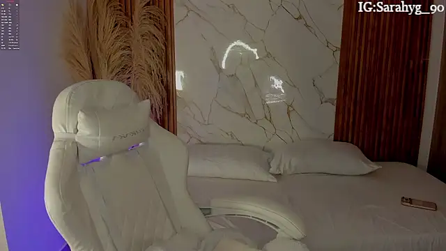 sara gwen online show from March 17, 1:20 am