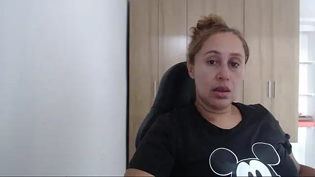 RoxanaLove9 online show from July 4, 5:31 pm