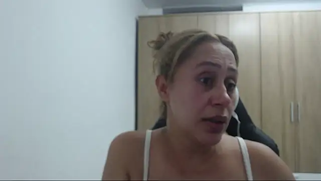 RoxanaLove9 online show from September 20, 10:19 pm