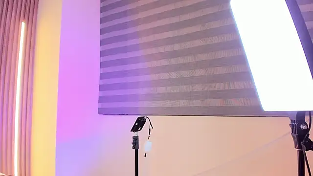 Annie9  online show from April 26, 3:26 am