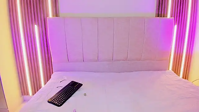 Annie9  online show from April 29, 3:10 am