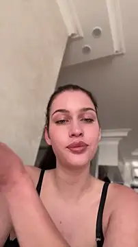 KikiWatson online show from April 25, 1:41 pm