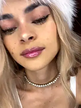 HannaRhodes online show from September 29, 3:17 pm