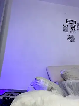 MadelineBenet online show from December 20, 2:48 am