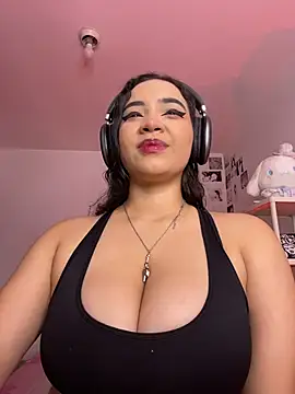 MadelineBenet online show from July 2, 4:40 am
