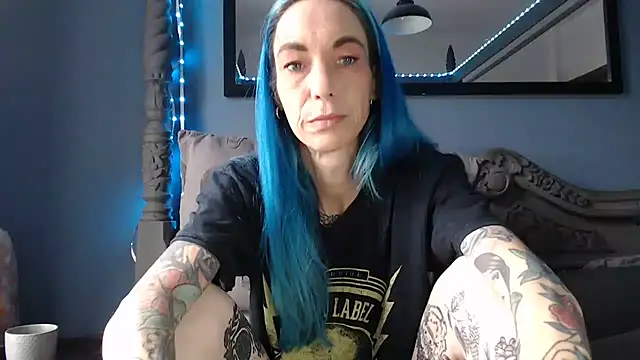 Snapshot of RavenryderUK chatting on October 7, 10:30 am RavenryderUK online show from October 7, 10:30 am