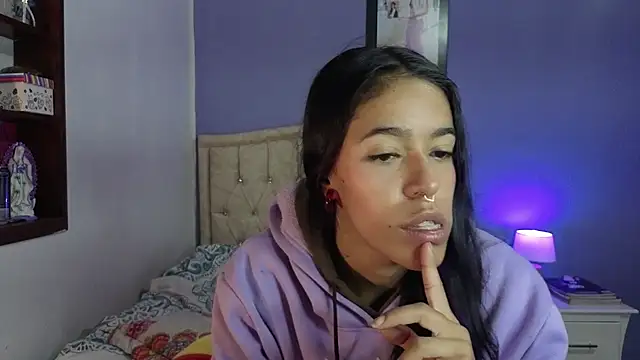 stephania t online show from April 24, 4:10 pm