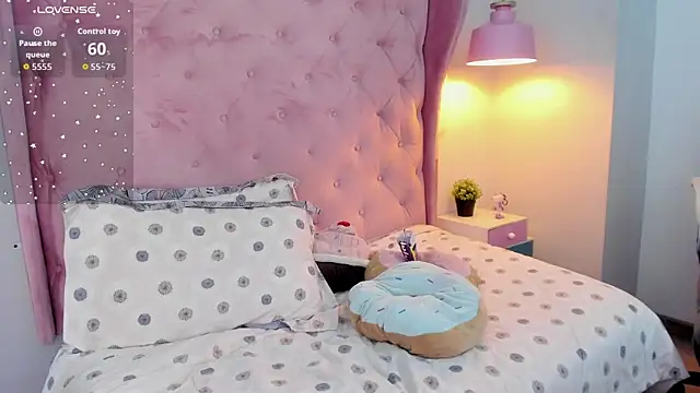  Sophie  miller online show from October 3, 1:33 am