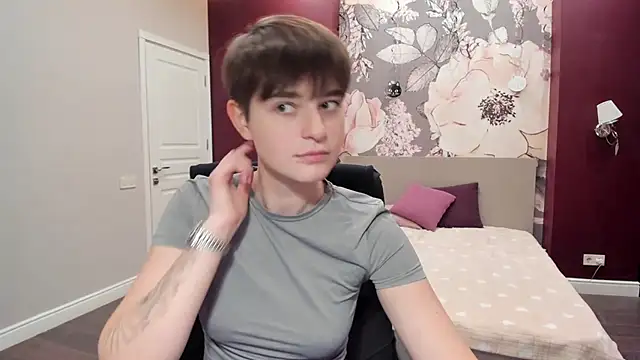 EmiliaYours online show from September 19, 3:22 pm