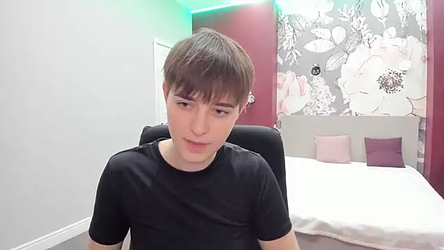 EmiliaYours online show from November 17, 5:57 pm