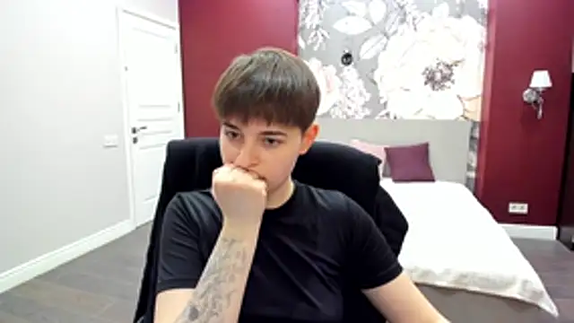 EmiliaYours online show from March 9, 4:10 pm