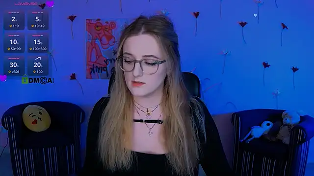 luna berryy online show from April 22, 7:22 pm