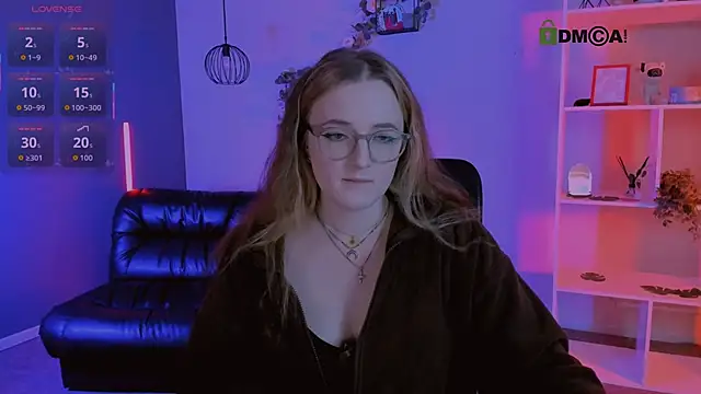 luna berryy online show from April 21, 7:21 pm