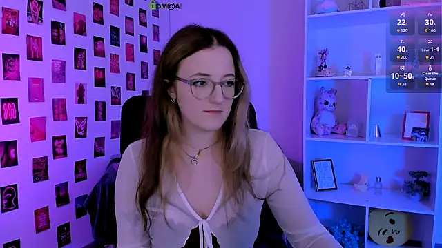 luna berryy online show from July 25, 6:59 pm