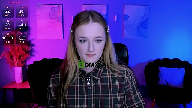 luna berryy online show from April 1, 8:06 pm