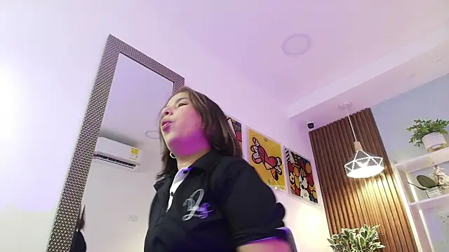 Sharlotte Milk online show from December 3, 6:10 pm