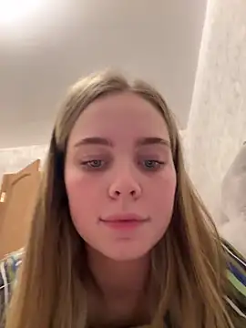 Snapshot of SIlviaBeyt chatting on October 18, 9:05 pm SIlviaBeyt online show from October 18, 9:05 pm