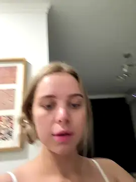 Snapshot of SIlviaBeyt chatting on September 25, 12:10 am SIlviaBeyt online show from September 25, 12:10 am