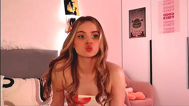 Snapshot of SIlviaBeyt chatting on September 8, 6:07 pm SIlviaBeyt online show from September 8, 6:07 pm