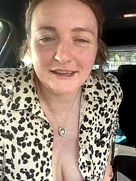 Snapshot of BustyBonnieUK chatting on September 25, 11:42 am BustyBonnieUK online show from September 25, 11:42 am