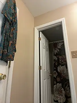 choclatepeaach online show from April 26, 4:16 pm