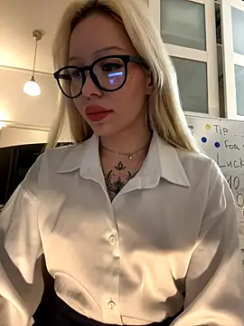 babydolll online show from November 22, 1:25 pm