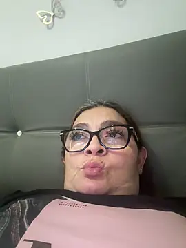 AntonellaAlondra4 online show from May 31, 9:05 pm