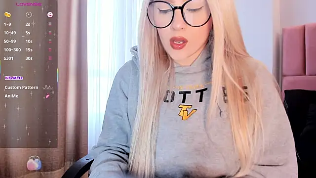 miacarperr1 online show from April 24, 8:55 pm