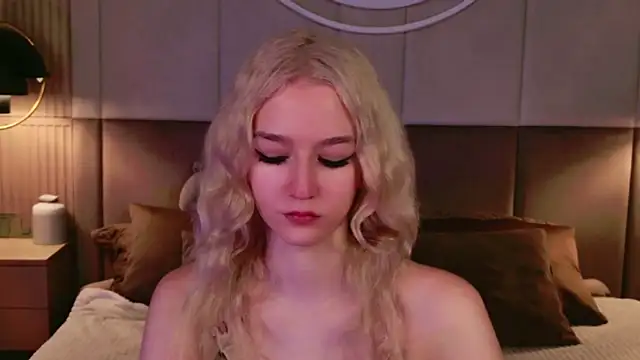 NaomiLoys online show from September 18, 11:09 am