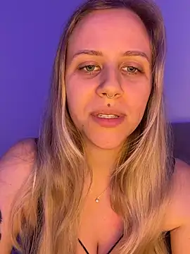 lunawolf21 online show from March 17, 8:07 am