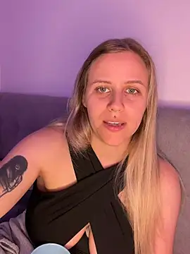 lunawolf21 online show from April 1, 6:58 am