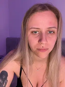 lunawolf21 online show from March 30, 6:46 am