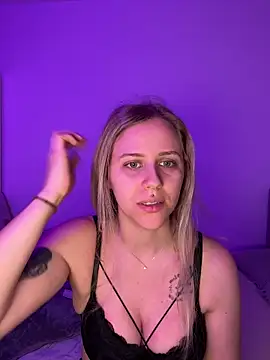 lunawolf21 online show from February 16, 7:41 am