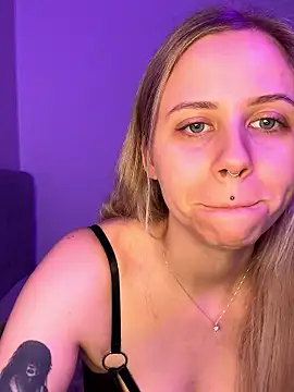 lunawolf21 online show from January 9, 7:35 am