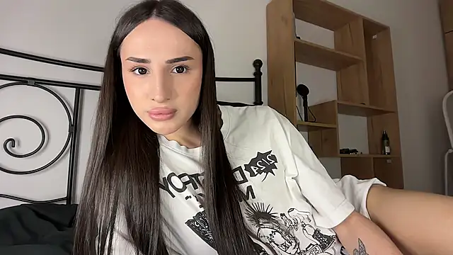 Kim Oberlin  online show from April 29, 1:03 pm