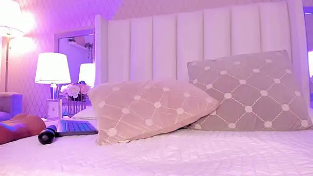 SophiaSmiiths  online show from October 4, 8:57 pm