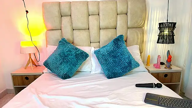 AdharaSmithh online show from November 7, 7:52 pm