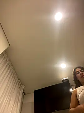 Snapshot of girl_anni chatting on October 1, 10:31 am girl anni online show from October 1, 10:31 am