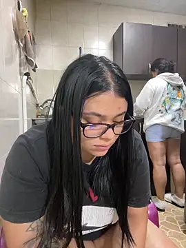 Snapshot of alissonfernandez_ chatting on October 14, 10:29 am alissonfernandez online show from October 14, 10:29 am