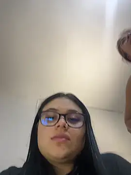 alissonfernandez  online show from April 25, 5:10 pm