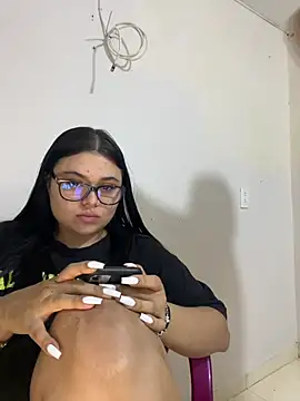 alissonfernandez  online show from April 26, 8:06 pm