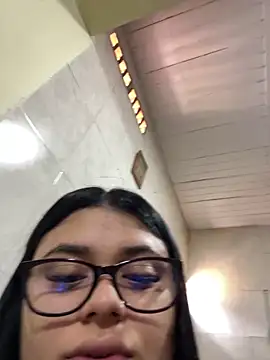 Snapshot of alissonfernandez_ chatting on October 1, 3:28 pm alissonfernandez online show from October 1, 3:28 pm