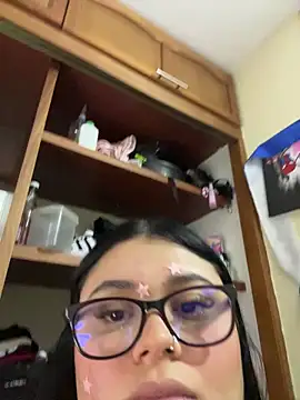 alissonfernandez  online show from January 18, 12:51 am