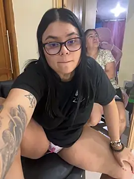 Snapshot of alissonfernandez_ chatting on October 5, 1:10 am alissonfernandez online show from October 5, 1:10 am