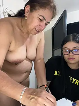 alissonfernandez  online show from April 17, 3:52 am